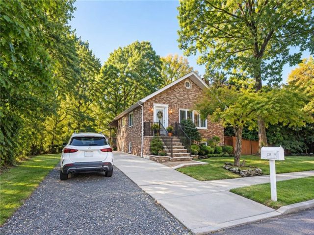  3 BR,  3.00 BTH &nbsp;Single family style home in Lighthouse Hill