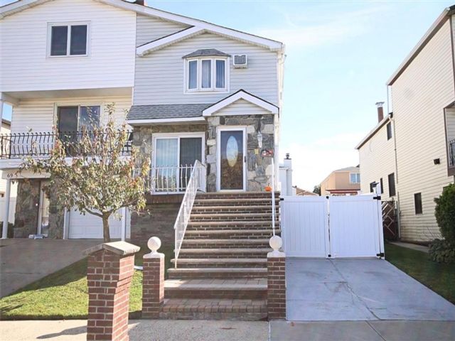  3 BR,  3.00 BTH &nbsp;Single family style home in Heartland Village