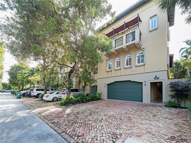  4 BR,  3.50 BTH &nbsp; style home in Palmetto Bay