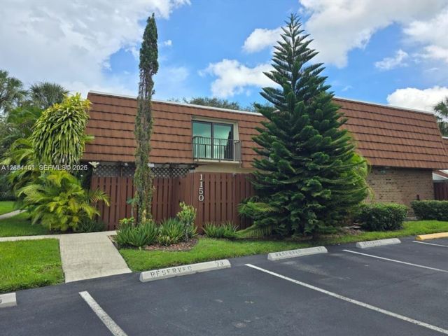 [Davie Real Estate, listing number 3352130]
