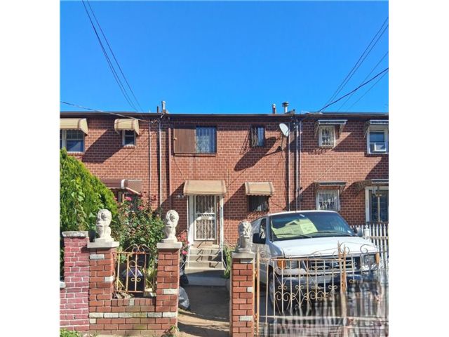  3 BR,  1.50 BTH &nbsp;Single family style home in East New York