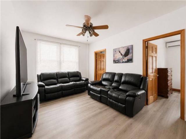  8 BR,  0.00 BTH &nbsp;Multi-family style home in Bensonhurst