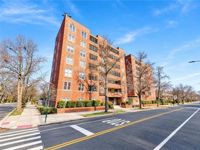  2 BR,  1.00 BTH &nbsp;Co-op style home in Sheepshead Bay