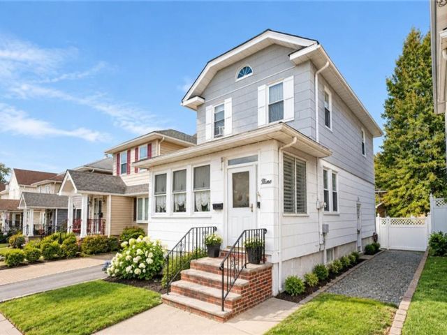  3 BR,  1.00 BTH &nbsp;Single family style home in Westerleigh