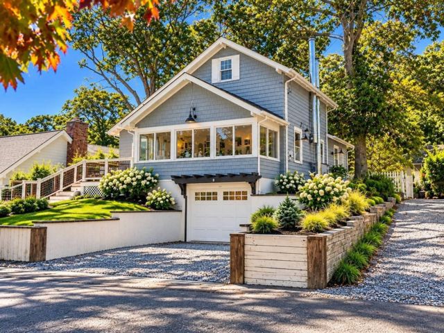  4 BR,  1.00 BTH &nbsp;Cottage style home in Hampton Bays