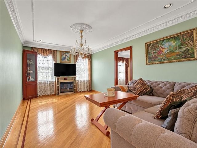  2 BR,  1.00 BTH &nbsp;Co-op style home in Kensington