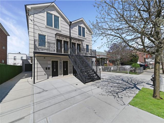  6 BR,  6.00 BTH &nbsp;Multi-family style home in Sheepshead Bay