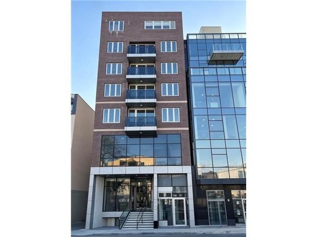  2 BR,  1.00 BTH &nbsp;Condominium style home in Sunset Park