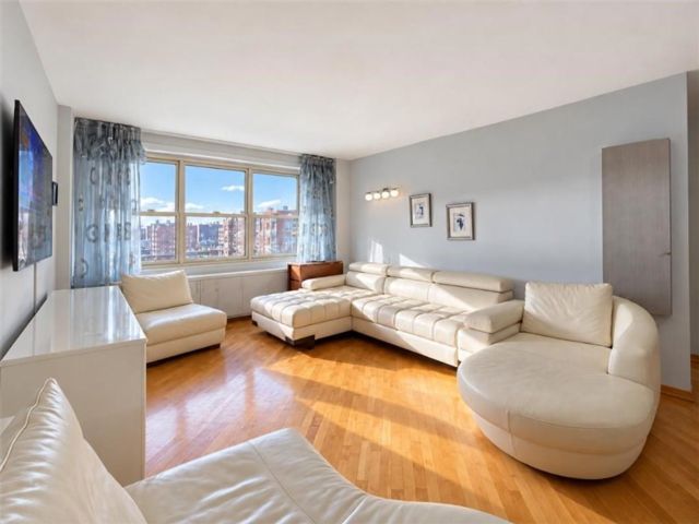  1 BR,  1.00 BTH &nbsp;Co-op style home in Brighton Beach