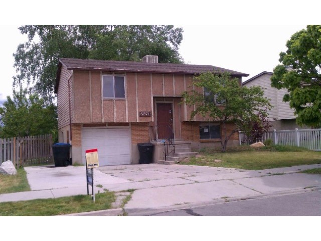  3 BR,  1.50 BTH &nbsp;Bi-level style home in Taylorsville