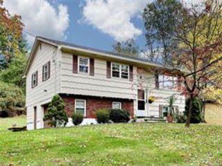 [Valley Cottage Real Estate, listing number 6973770]