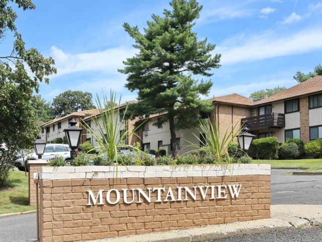 [Valley Cottage Real Estate, listing number 6993691]