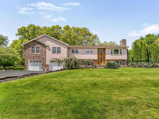  4 BR,  3.00 BTH &nbsp;Raised ranch style home in Ramapo