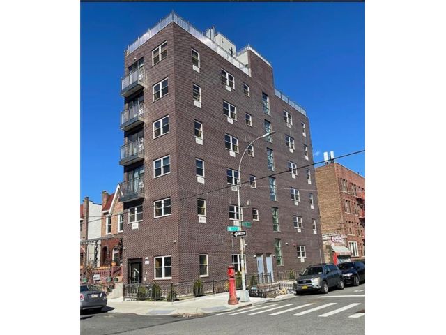  2 BR,  1.00 BTH &nbsp;Condominium style home in Bensonhurst