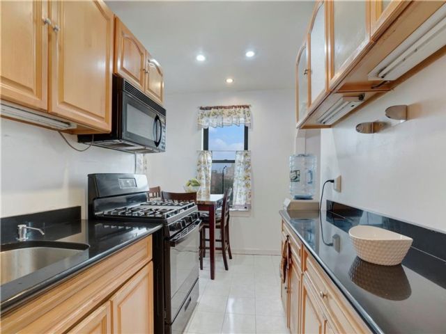  1 BR,  1.00 BTH &nbsp;Co-op style home in Brooklyn