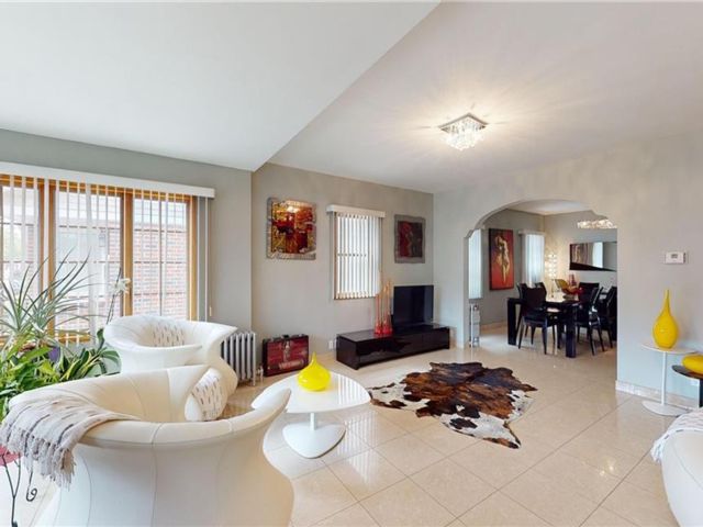  3 BR,  2.00 BTH &nbsp;Single family style home in Midwood