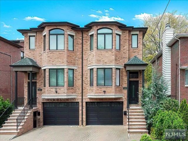  4 BR,  2.55 BTH &nbsp;Row style home in Cliffside Park