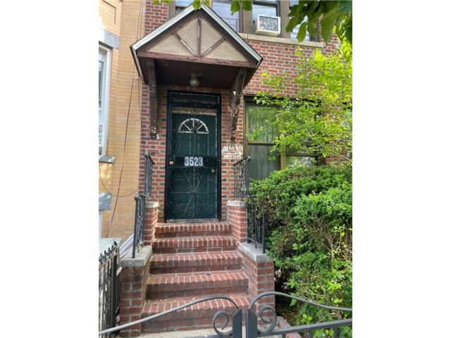 Studio,  4.00 BTH &nbsp;Multi-family style home in Midwood