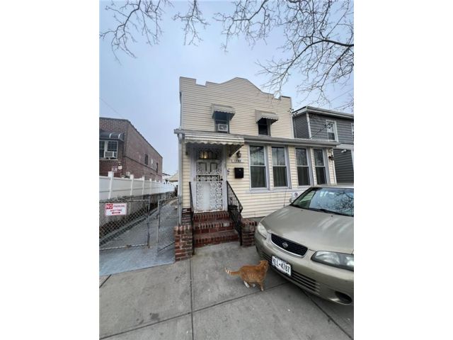  6 BR,  2.00 BTH &nbsp;Single family style home in Canarsie