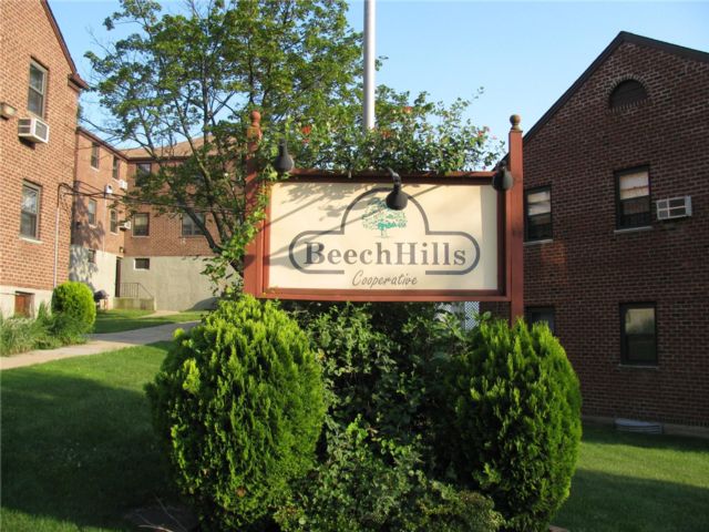  2 BR,  1.00 BTH &nbsp;Garden style home in Douglaston