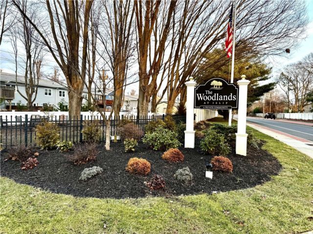  1 BR,  1.00 BTH &nbsp;Garden style home in Islip