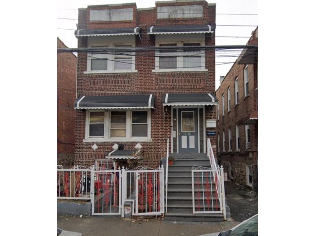  7 BR,  4.00 BTH &nbsp;Other style home in Mosholu