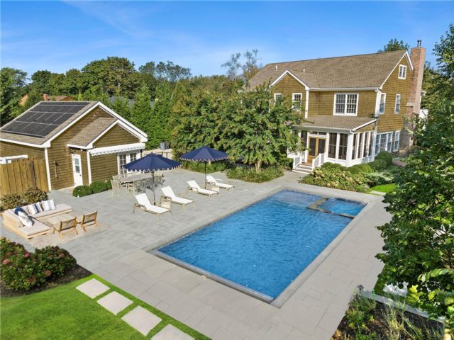  4 BR,  5.00 BTH &nbsp;Traditional style home in Southold