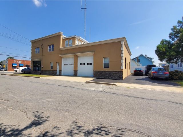 Studio,  0.00 BTH &nbsp;Commercial style home in Bethpage