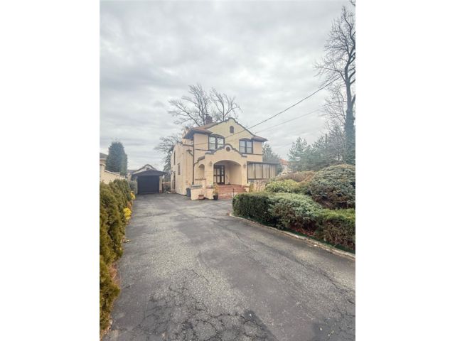  2 BR,  2.00 BTH &nbsp;Condominium style home in Marine Park