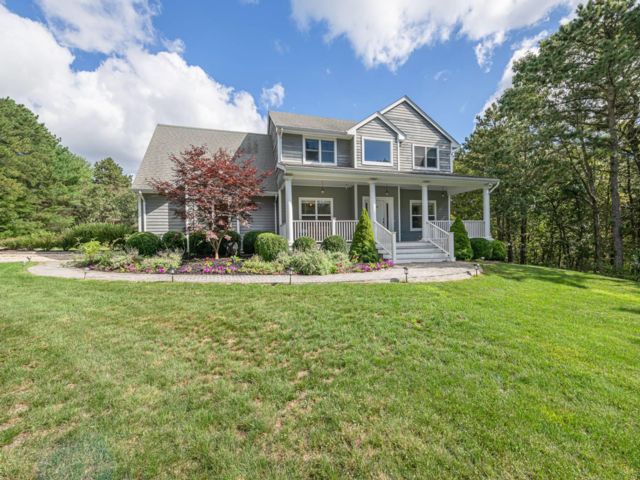  4 BR,  3.00 BTH &nbsp;Traditional style home in Westhampton