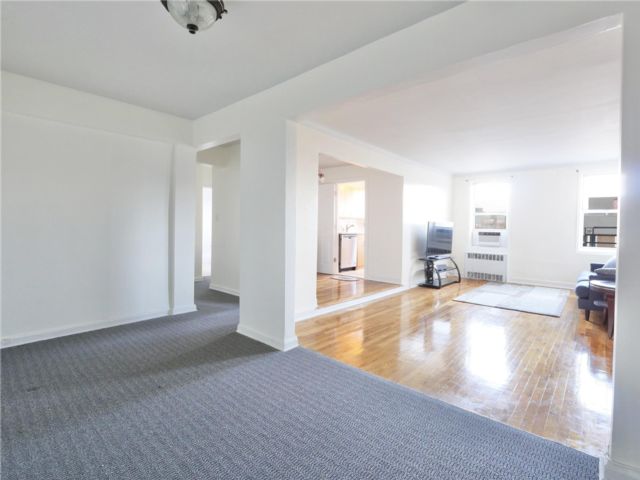  2 BR,  2.00 BTH &nbsp;Other style home in Forest Hills