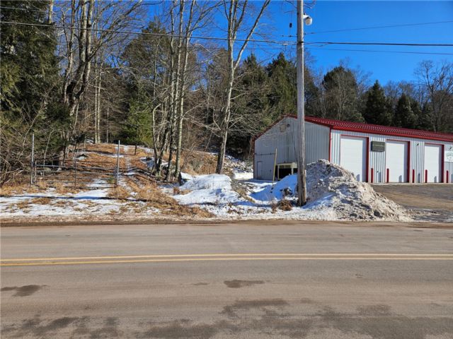 Lot <b>Size:</b>  &nbsp;House style home in Mongaup Valley