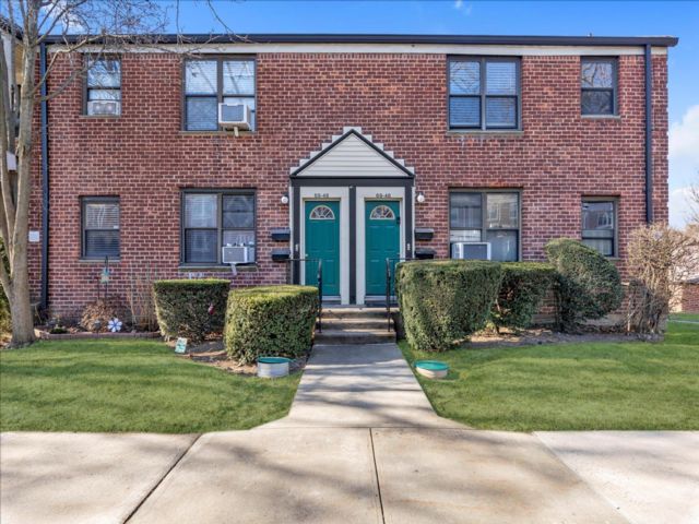  1 BR,  1.00 BTH &nbsp;Garden style home in Fresh Meadows