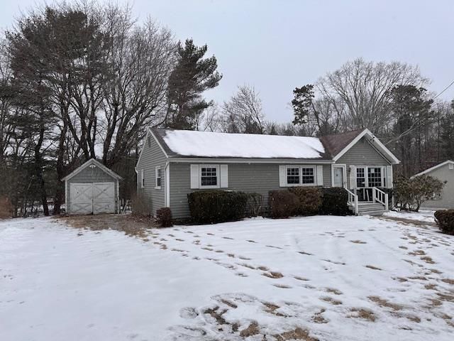  3 BR,  1.00 BTH &nbsp;Ranch style home in Middle Island