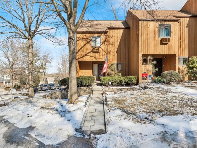  3 BR,  3.00 BTH &nbsp;Other style home in Croton-on-hudson