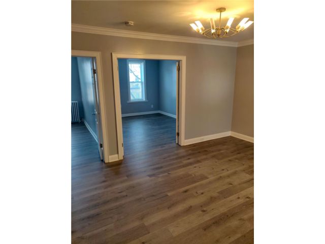 12 BR,  6.00 BTH &nbsp;Traditional style home in Sunnyside