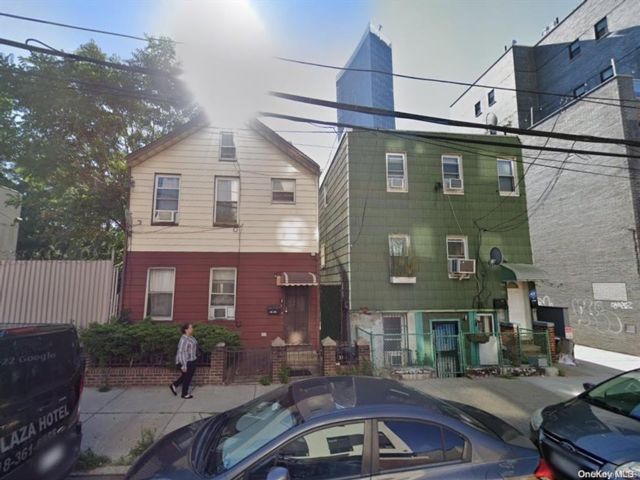 Lot <b>Size:</b> 25x100.83 &nbsp;House style home in Long Island City