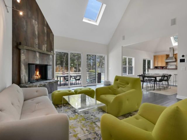  5 BR,  5.00 BTH &nbsp;Post modern style home in Westhampton