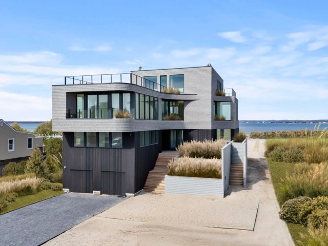  7 BR,  9.00 BTH &nbsp;Modern style home in Westhampton Dunes