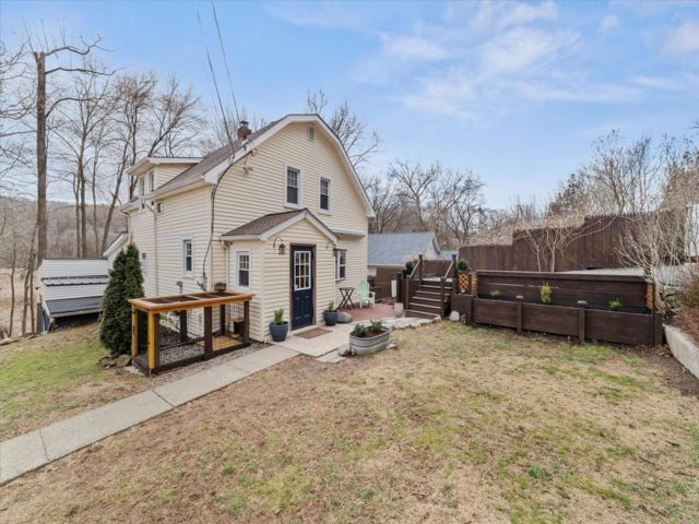  3 BR,  1.00 BTH &nbsp;Colonial style home in Cortlandt Manor
