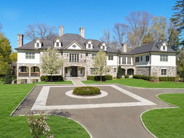  7 BR, 10.00 BTH &nbsp;Colonial style home in Scarsdale