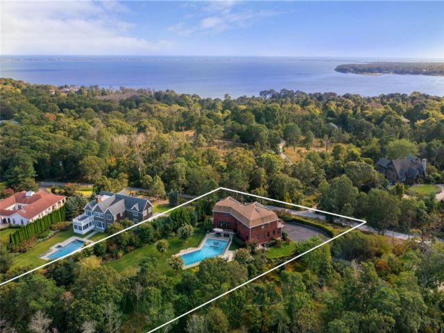  6 BR,  8.00 BTH &nbsp;Contemporary style home in Hampton Bays