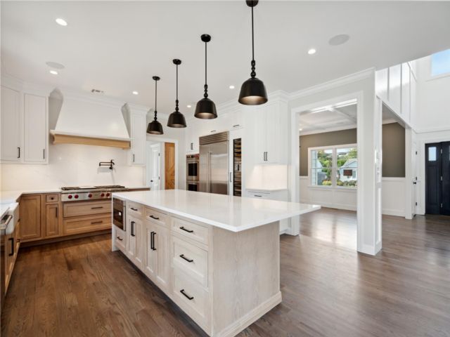  5 BR,  4.00 BTH &nbsp;Colonial style home in Plainview