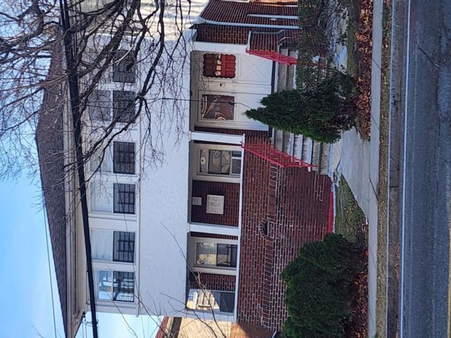  9 BR,  3.00 BTH &nbsp;House style home in New Rochelle