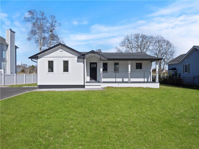 [Center Moriches Real Estate, listing number 7130567]