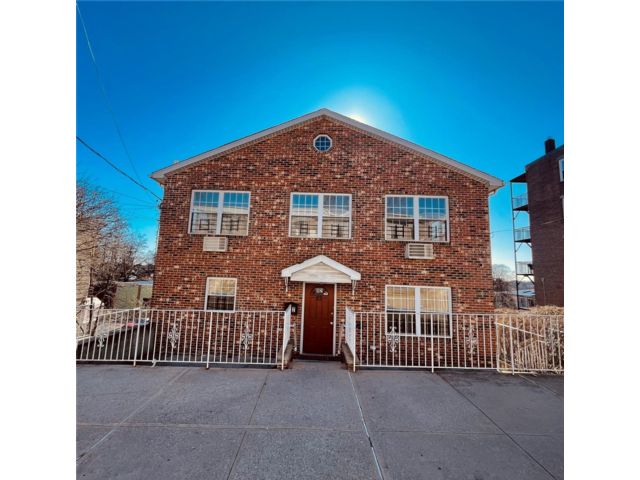  6 BR,  4.00 BTH &nbsp;House style home in Yonkers