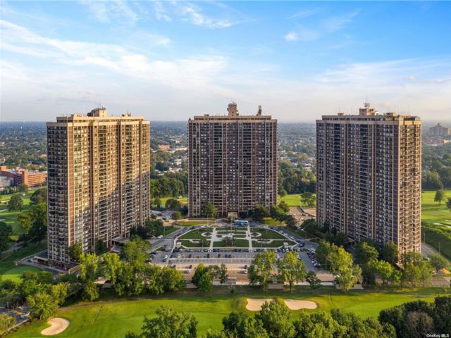  1 BR,  2.00 BTH &nbsp;Other style home in Floral Park