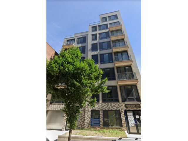  1 BR,  1.00 BTH &nbsp;Mid rise style home in Jamaica