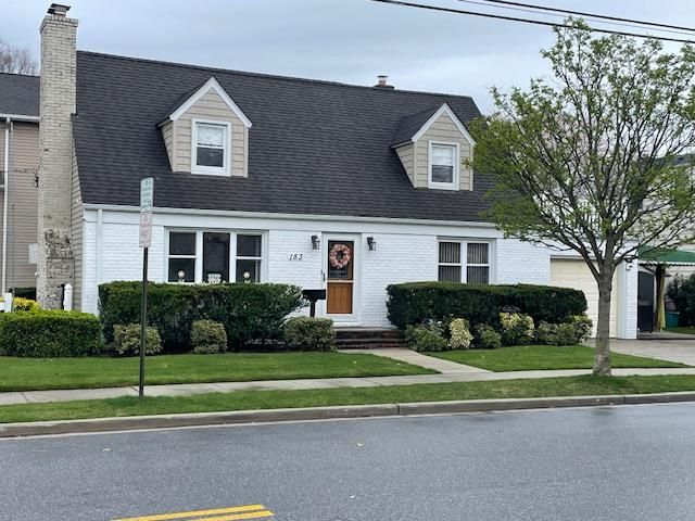  4 BR,  2.00 BTH &nbsp;Cape cod style home in Floral Park