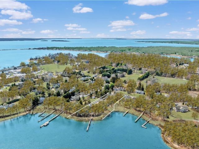  4 BR,  5.00 BTH &nbsp;Contemporary style home in Shelter Island